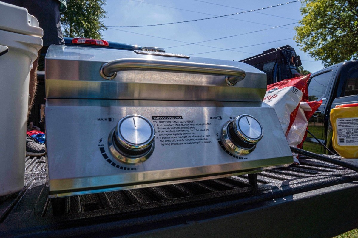 13742 | Stainless Tabletop Propane Gas Grill