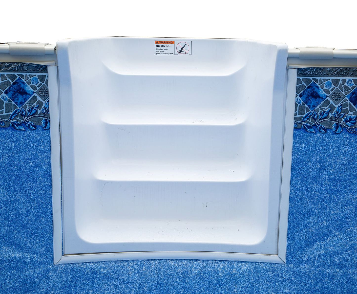 21' Round Above-Ground Pool with 52" Resin Wall & Step | River Bend | 40-Year Warranty — step detail