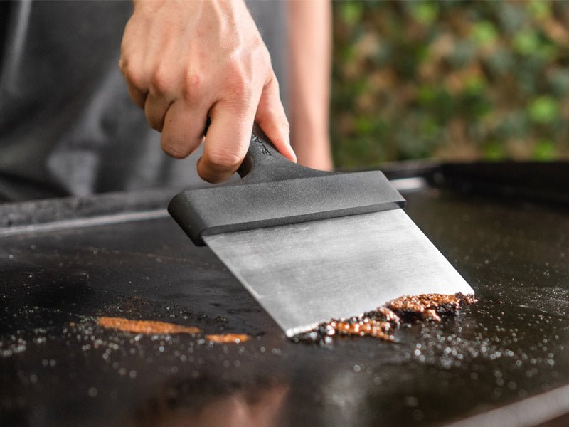 BLACKSTONE 6" SCRAPER W/PLASTIC HANDLE